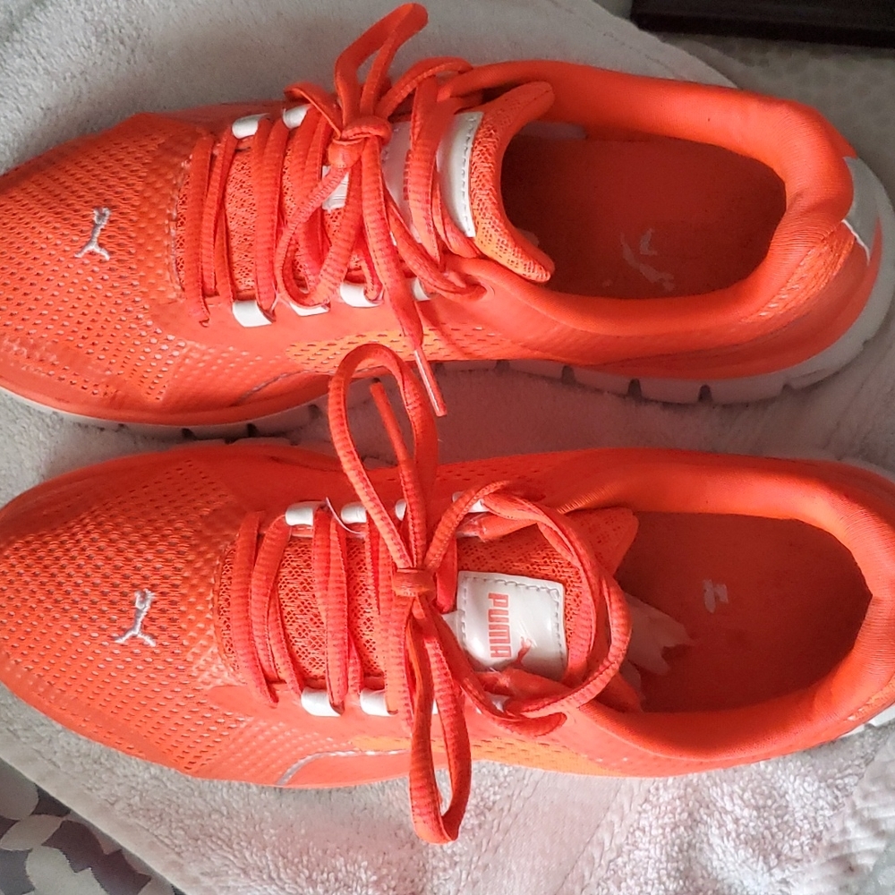 Ladies Puma tennis